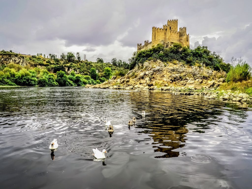 Castles, Knights And Charming Villages - Almourol, Tomar And Óbidos Day Trip - Hortense Travel