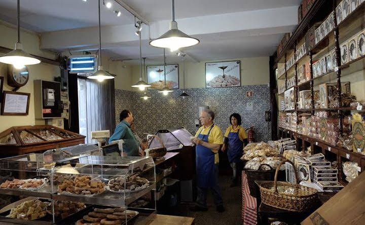 at bolo de Mel at Fábrica de Santo António