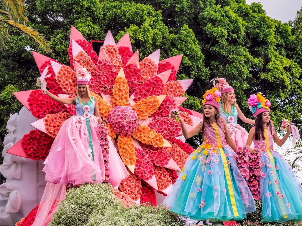 Girls celebrating Festa da Flor