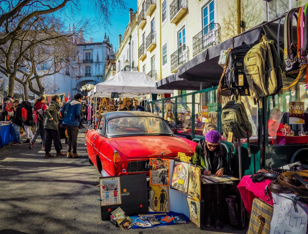 25 Best Things to Do in Lisbon - Feira da Ladra